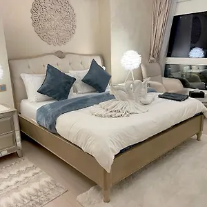 Royal Beach Residences Хостел